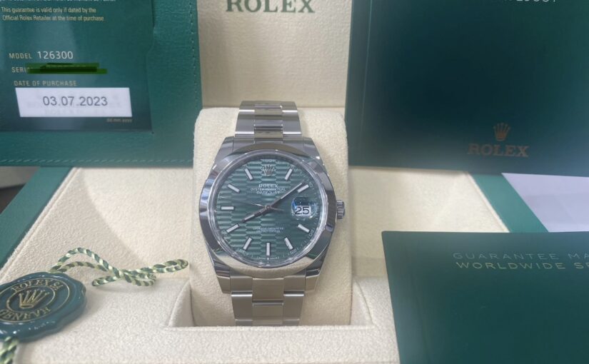 ROLEX DATEJSUT 41MM OYSTER CADRAN GREEN FLUTED 